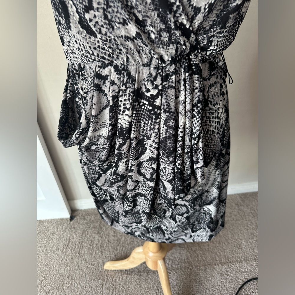 BCBGmaxazria Dress Snake Reptile Print size Large - Picture 4 of 8